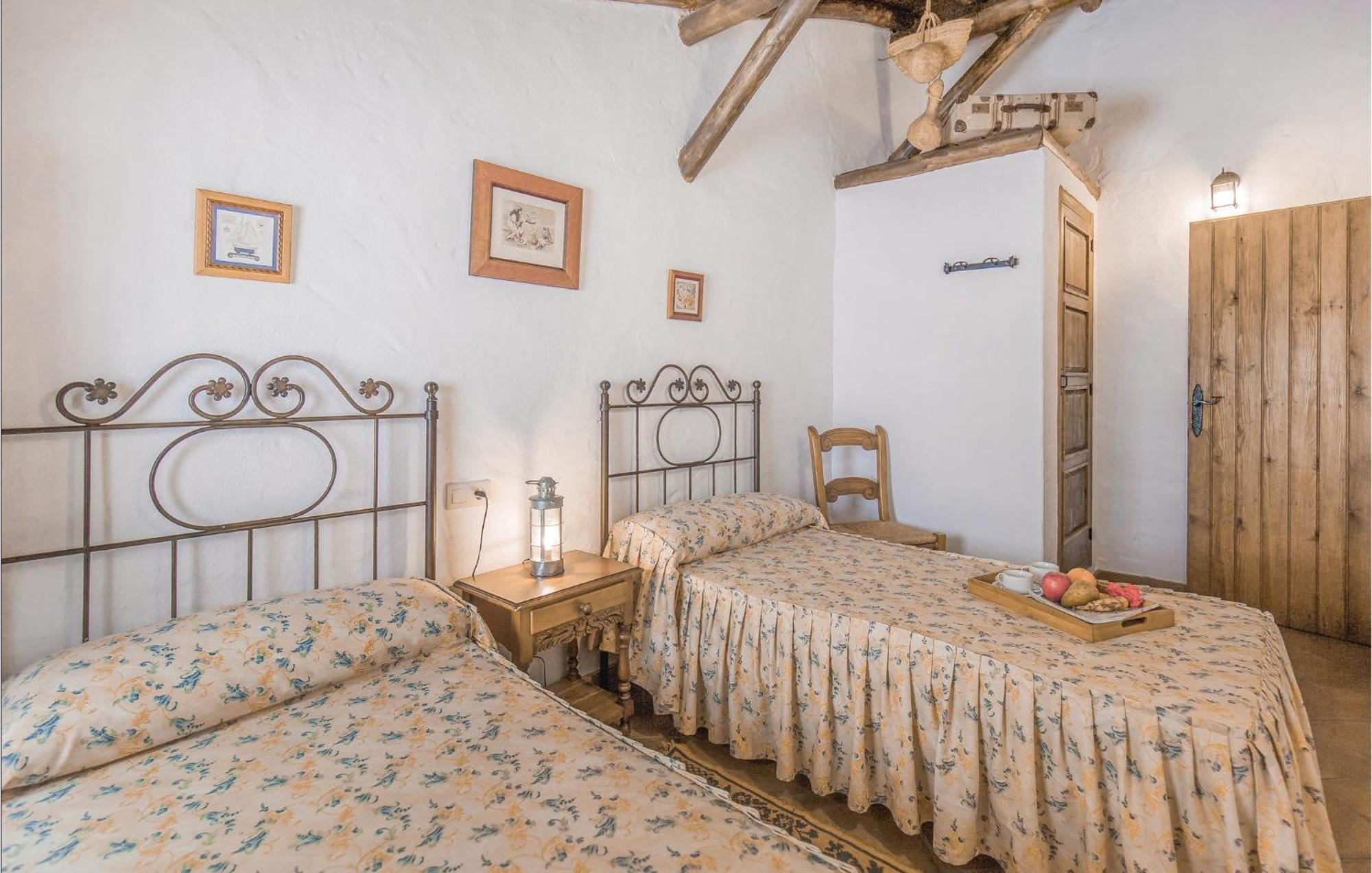 Cozy Home In Zahara De La Sierra With Kitchen Exteriör bild