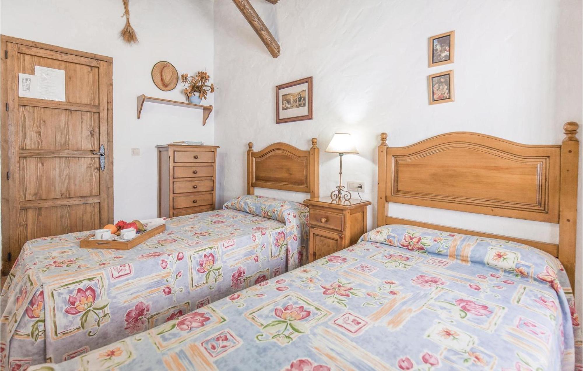Cozy Home In Zahara De La Sierra With Kitchen Exteriör bild