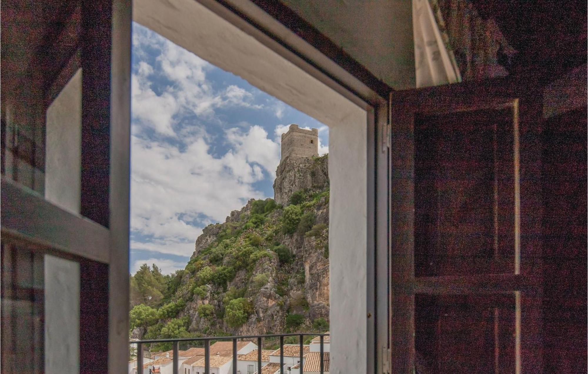 Cozy Home In Zahara De La Sierra With Kitchen Exteriör bild