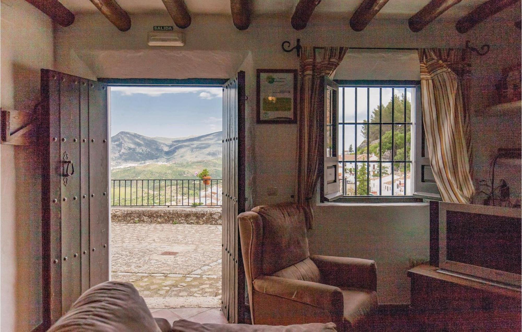 Cozy Home In Zahara De La Sierra With Kitchen Exteriör bild